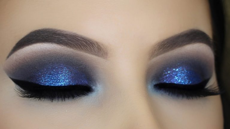 Как сделать smoky eyes с сине-серебряным оттенком